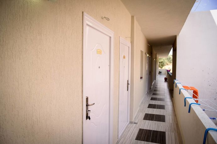 Imagen de la habitación del Hotel Crown, Nea Skioni. Foto 18