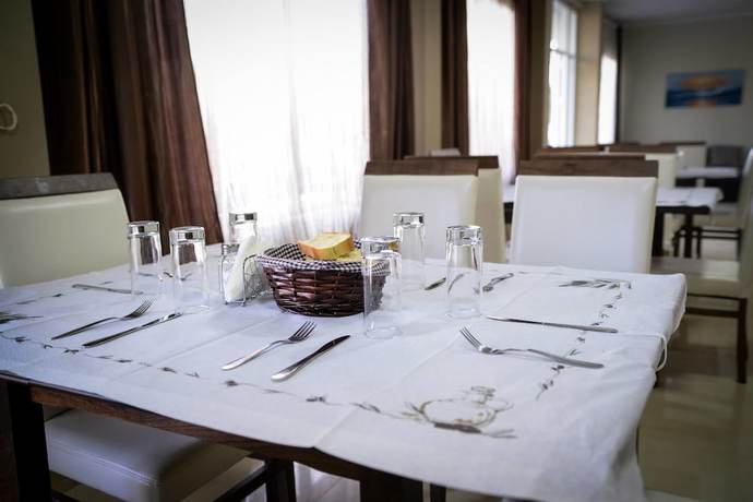Imagen del bar/restaurante del Hotel Crown, Nea Skioni. Foto 5