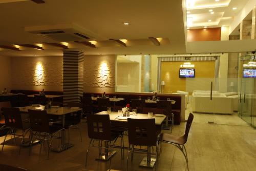 Imagen general del Hotel Crown Palace, Prayagraj. Foto 2