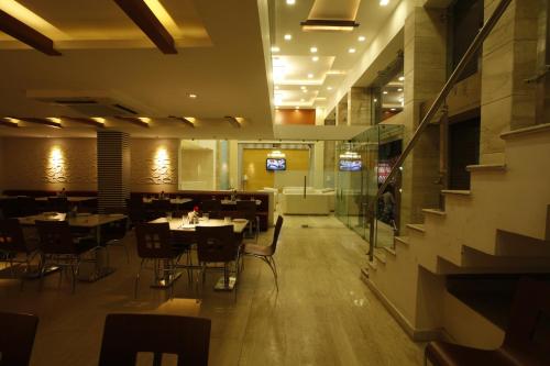Imagen general del Hotel Crown Palace, Prayagraj. Foto 3