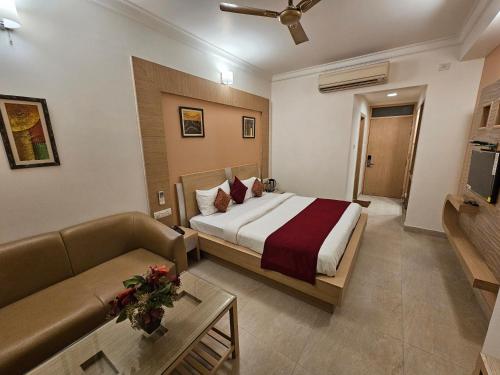 Imagen de la habitación del Hotel Crown Palace, Prayagraj. Foto 19