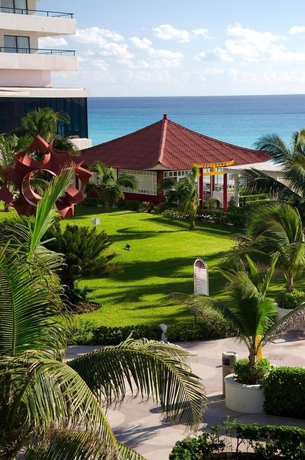 Imagen del bar/restaurante del Hotel Crown Paradise Club Cancun All Inclusive. Foto 22