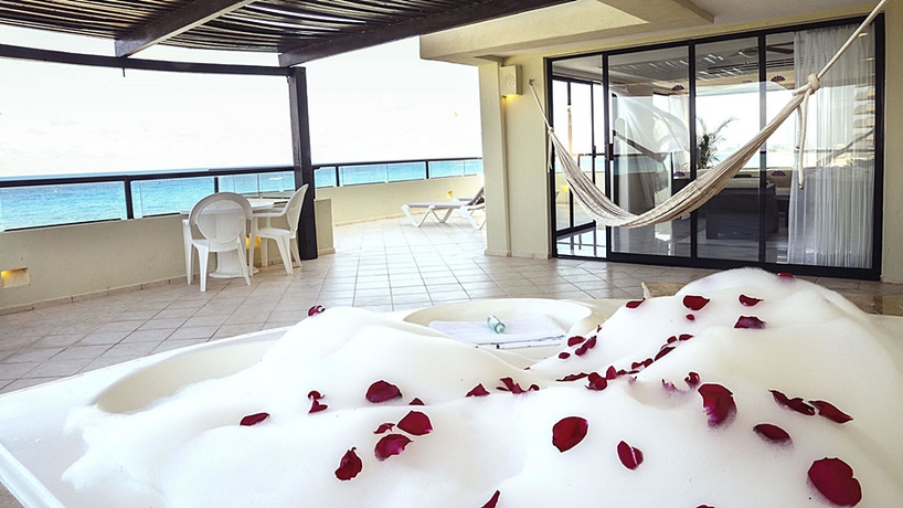 Imagen general del Hotel Crown Paradise Club Cancun All Inclusive. Foto 10