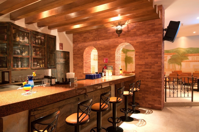 Imagen del bar/restaurante del Hotel Crown Paradise Club Puerto Vallarta All Inclusive. Foto 5