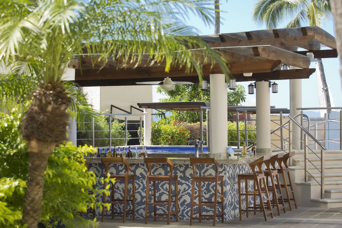 Imagen de la piscina del Hotel Crown Paradise Golden Puerto Vallarta All Inclusive. Foto 14