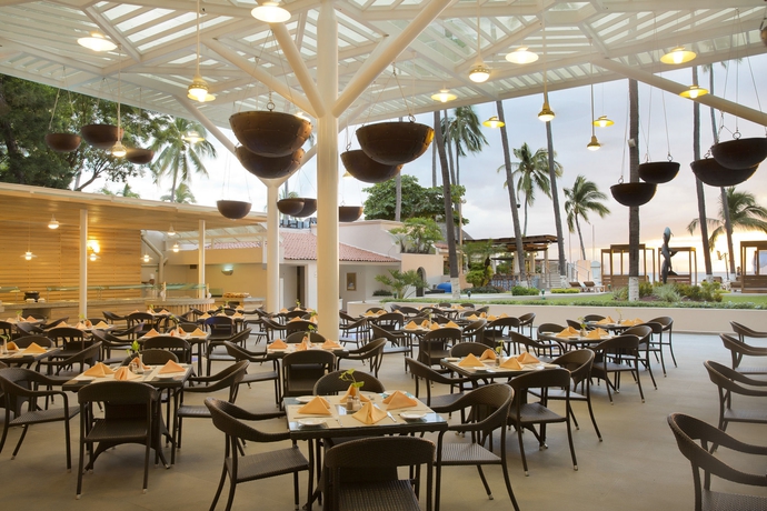 Imagen del bar/restaurante del Hotel Crown Paradise Golden Puerto Vallarta All Inclusive. Foto 7