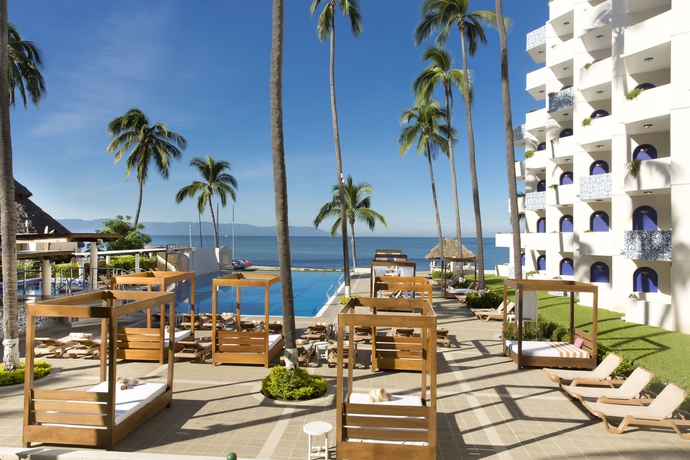 Imagen de la piscina del Hotel Crown Paradise Golden Puerto Vallarta All Inclusive. Foto 15