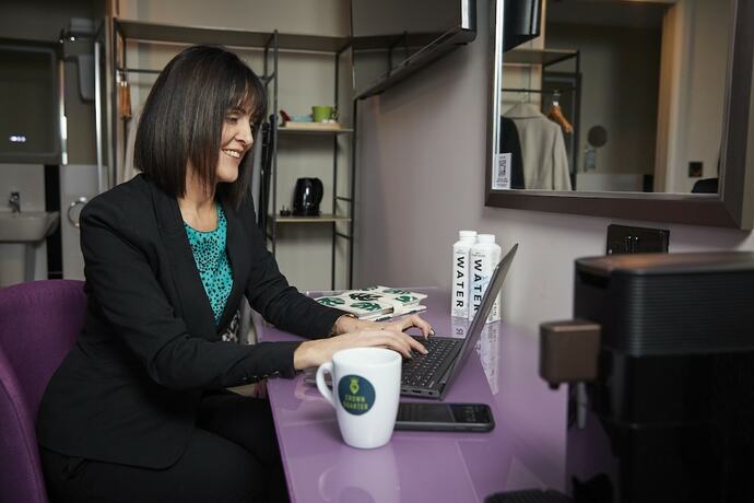 Imagen de la habitación del Hotel Crown Quarter. Foto 15