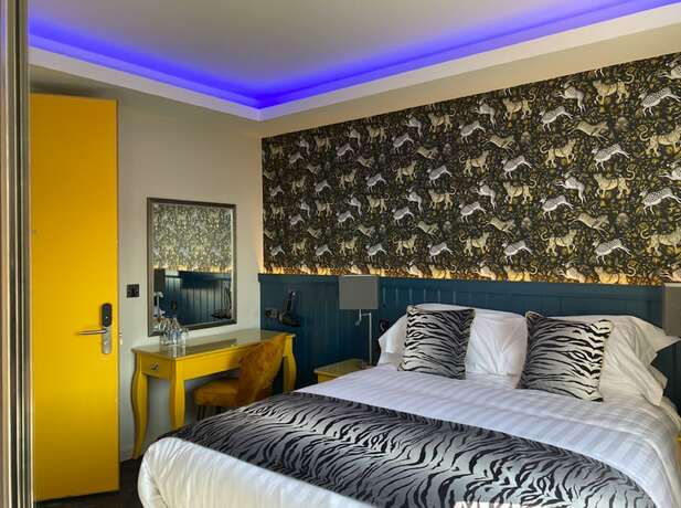 Imagen de la habitación del Hotel Crown Quarter. Foto 16