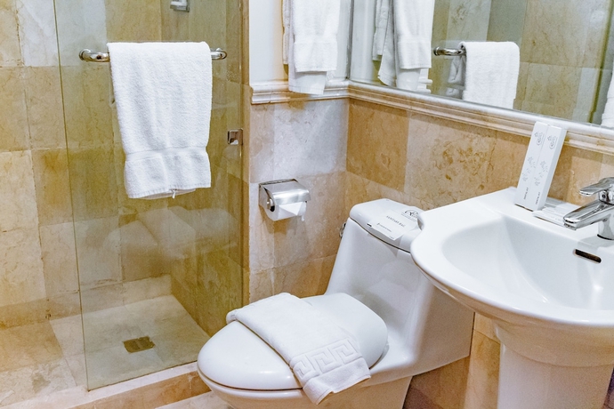 Imagen de la habitación del Hotel Crown Regency Courtyard Resort. Foto 11