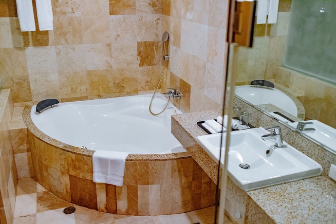 Imagen de la habitación del Hotel Crown Regency Courtyard Resort. Foto 13
