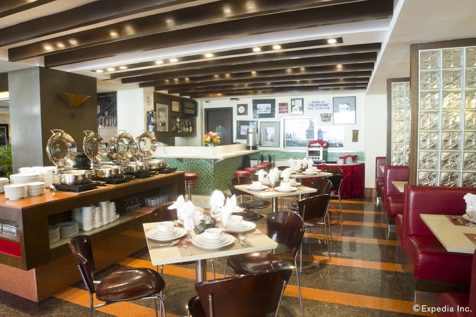 Imagen del bar/restaurante del Hotel Crown Regency Makati. Foto 2