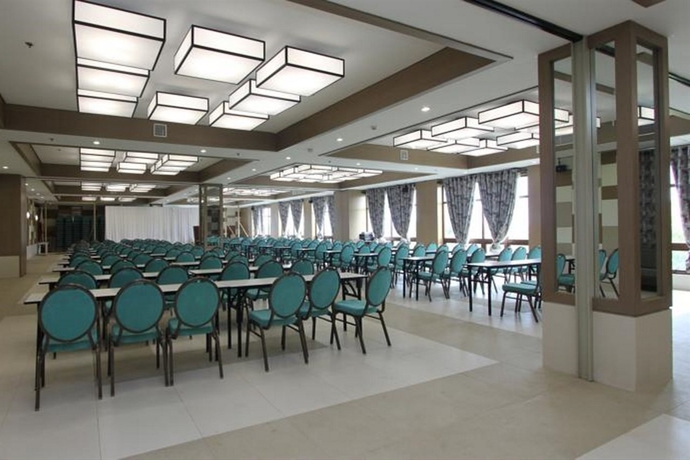 Imagen general del Hotel Crown Regency Resort and Convention Center. Foto 14