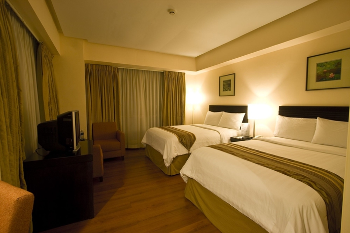 Imagen de la habitación del Hotel Crown Regency and Towers. Foto 7