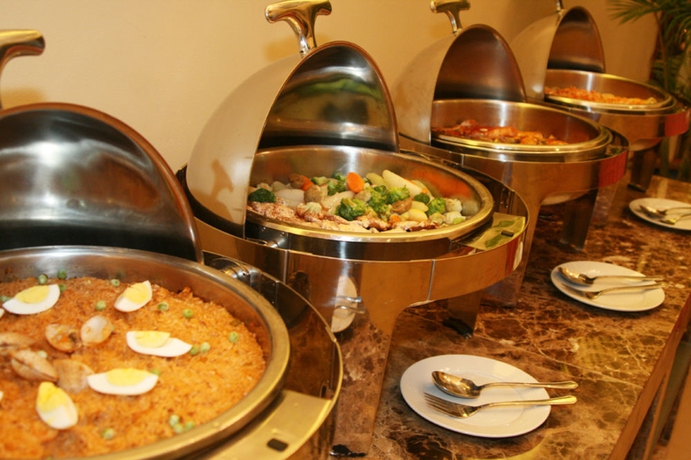 Imagen del bar/restaurante del Hotel Crown Regency and Towers. Foto 4