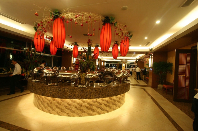 Imagen del bar/restaurante del Hotel Crown Regency and Towers. Foto 5
