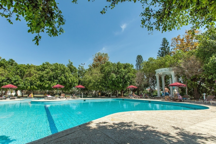 Imagen de la piscina del Hotel Crown Resorts Henipa. Foto 15