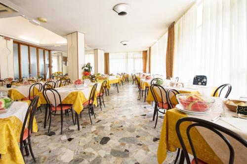 Imagen general del Hotel Crown, Rimini. Foto 5