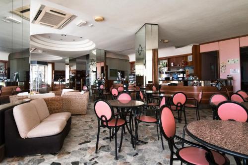 Imagen general del Hotel Crown, Rimini. Foto 7