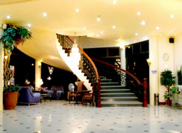 Imagen de los interiores del Hotel Crown Royale. Foto 20