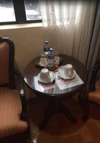 Imagen de la habitación del Hotel Crown Royale. Foto 5