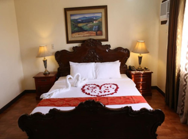 Imagen de la habitación del Hotel Crown Royale. Foto 6