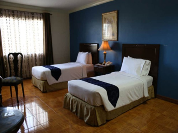 Imagen de la habitación del Hotel Crown Royale. Foto 8