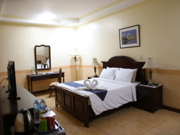 Imagen de la habitación del Hotel Crown Royale. Foto 12