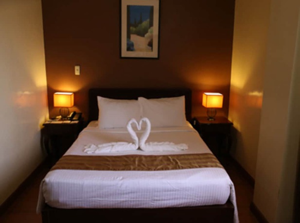 Imagen de la habitación del Hotel Crown Royale. Foto 14