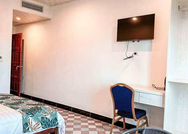 Imagen general del Hotel Crown Royale and Lounge. Foto 5