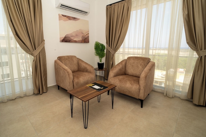 Imagen de la habitación del Hotel Crown Salamis Suites. Foto 3