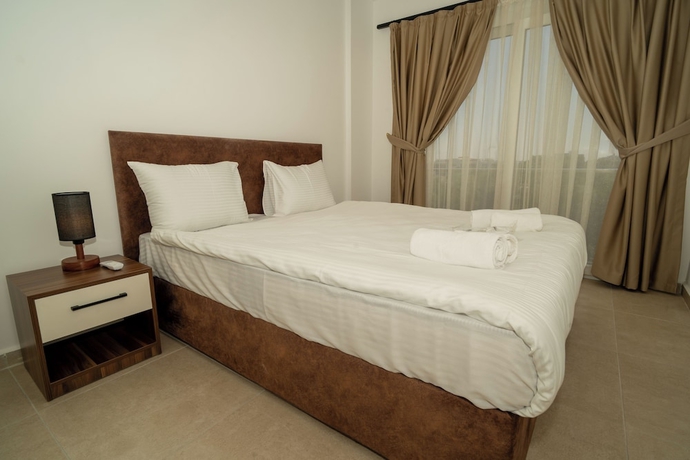 Imagen de la habitación del Hotel Crown Salamis Suites. Foto 6