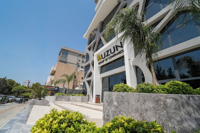 Imagen general del Hotel Crown Salamis Suites. Foto 1