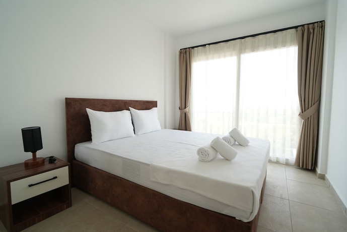 Imagen de la habitación del Hotel Crown Salamis Suites. Foto 9