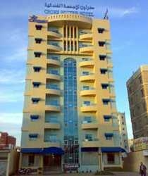 Imagen de los exteriores del Hotel Crown Suites. Foto 4