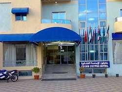 Imagen general del Hotel Crown Suites. Foto 2