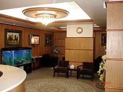 Imagen de los interiores del Hotel Crown Suites. Foto 6
