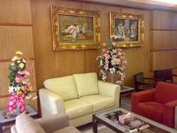 Imagen de los interiores del Hotel Crown Suites. Foto 8