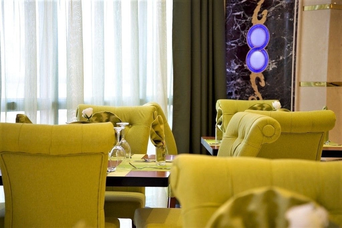 Imagen del bar/restaurante del Hotel Crown Town. Foto 5