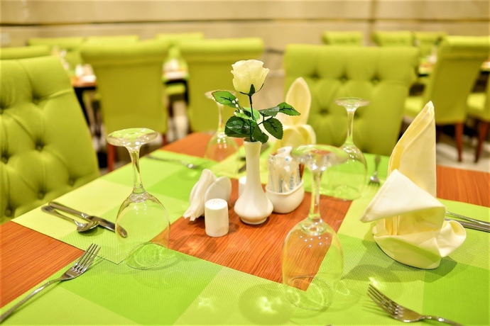 Imagen del bar/restaurante del Hotel Crown Town. Foto 8