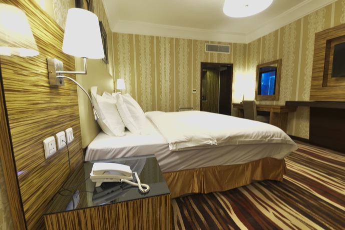 Imagen de la habitación del Hotel Crown Town. Foto 16