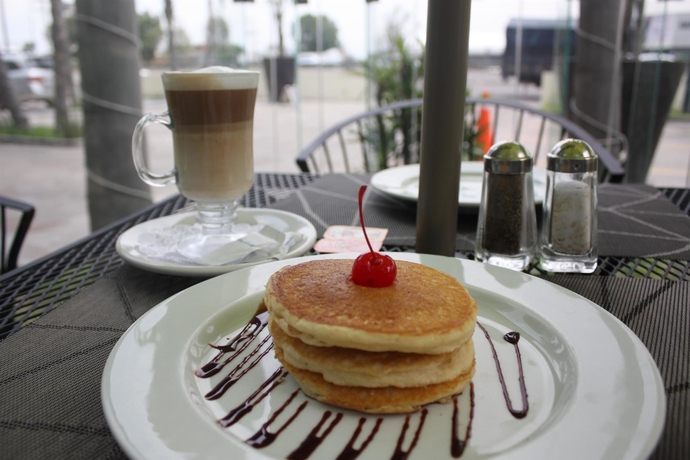 Imagen del bar/restaurante del Hotel Crown Victoria. Foto 6