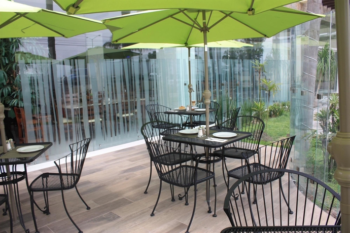 Imagen general del Hotel Crown Victoria. Foto 5