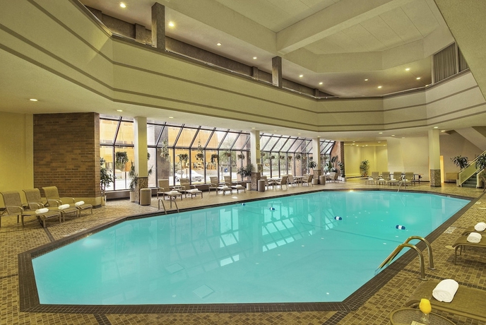 Imagen de la piscina del Hotel Crowne Plaza Aire Msp Airport - Mall Of America, An Ihg. Foto 19
