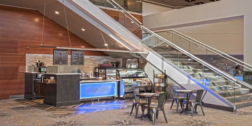 Imagen del bar/restaurante del Hotel Crowne Plaza Aire Msp Airport - Mall Of America, An Ihg. Foto 3