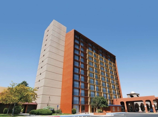 Imagen de los exteriores del Hotel Crowne Plaza Albuquerque, An Ihg. Foto 5