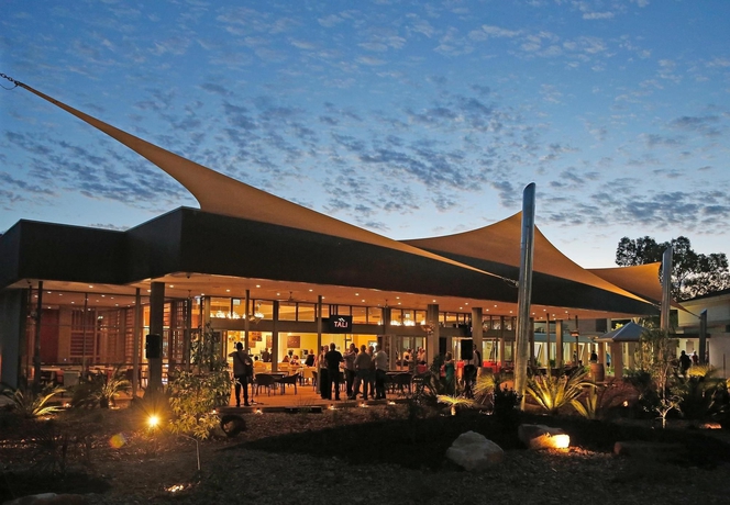 Imagen de los exteriores del Hotel Crowne Plaza Alice Springs Lasseters. Foto 9
