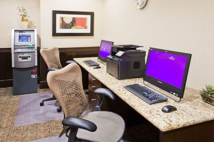 Imagen de los interiores del Hotel Crowne Plaza Anchorage Midtown, An Ihg. Foto 14