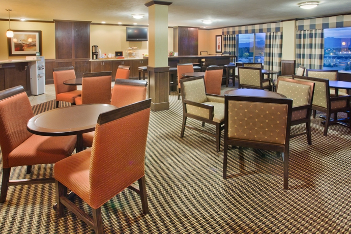 Imagen del bar/restaurante del Hotel Crowne Plaza Anchorage Midtown, An Ihg. Foto 2