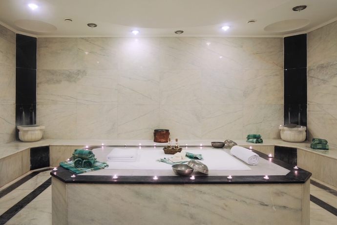 Imagen de la piscina del Hotel Crowne Plaza Antalya, An Ihg. Foto 11